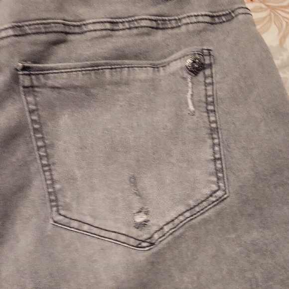 Democracy Women's Light Gray Cropped Jeans- Size 18 - Picture 5 of 9